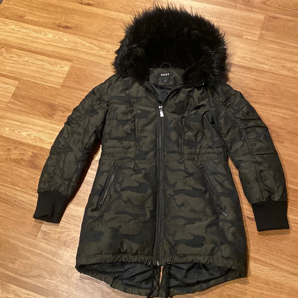 Dkny green camo winter parka w/ faux fur removable hood